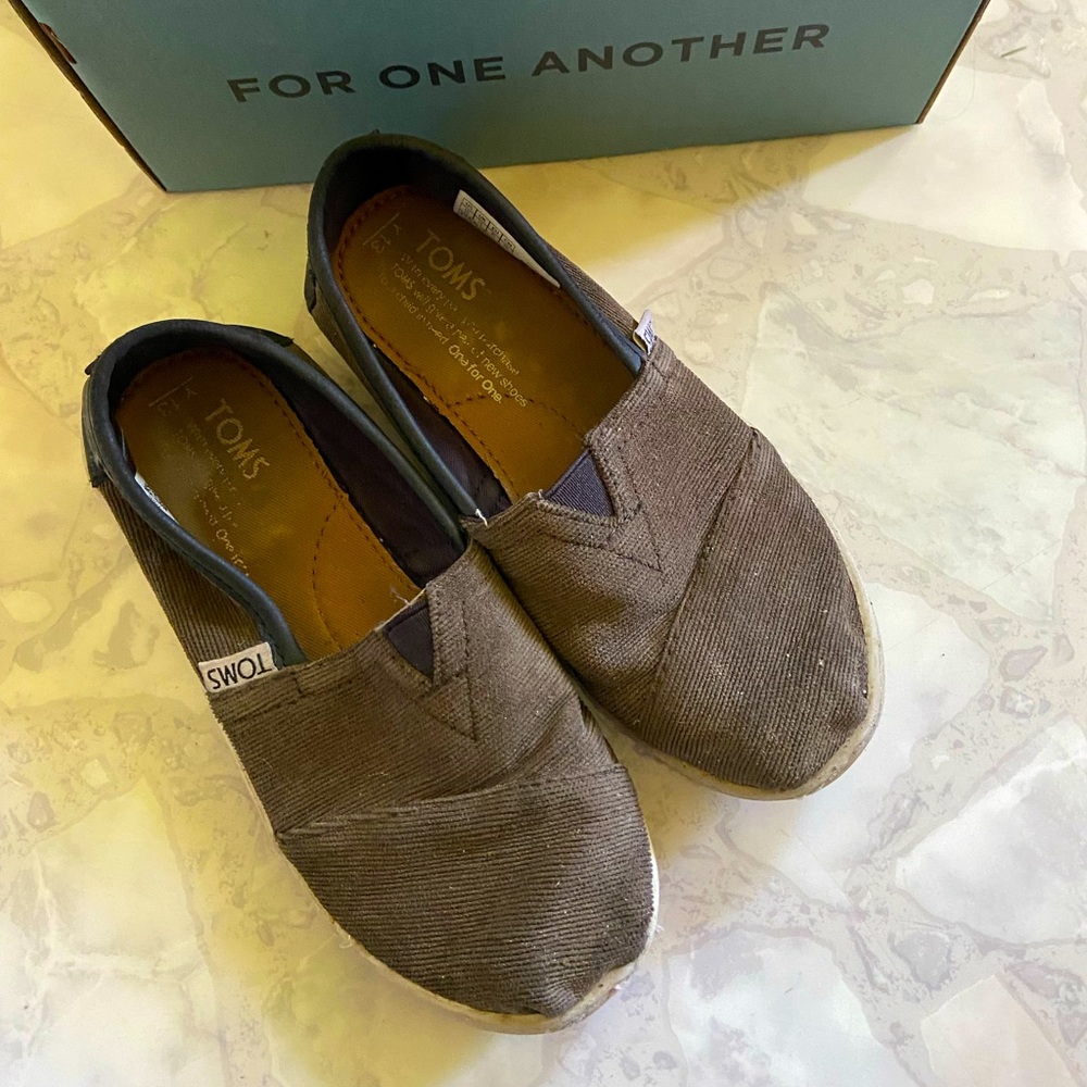 Toms children’s alpargatas, youth size 13
